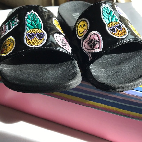 MIA Kids black slides. Size Small 13/1 - Picture 6 of 8
